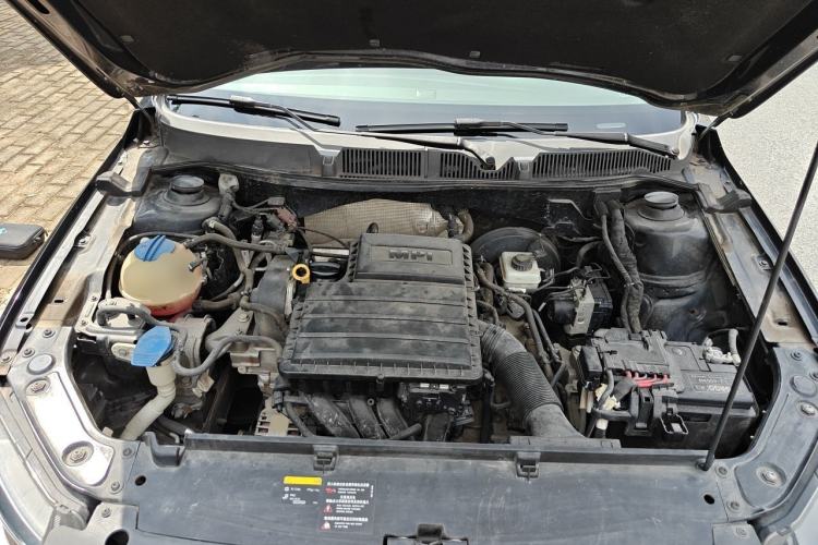Used Volkswagen Lavida 2015 1.6L Automatic Fashion Edition Engine Bay