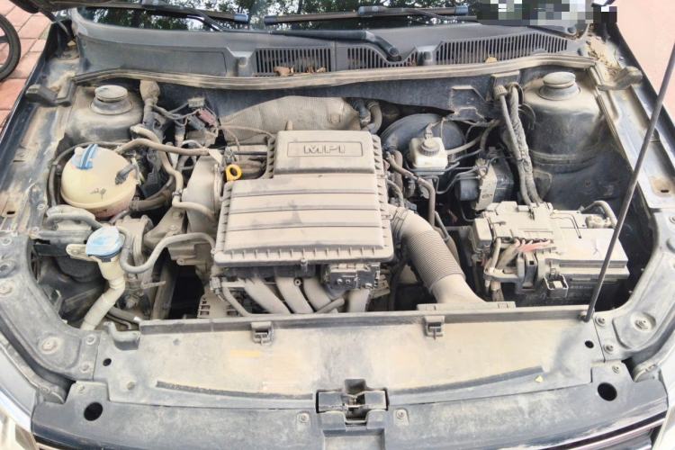 Used Volkswagen Lavida 2015 1.6L Manual Fashion Edition Engine Bay