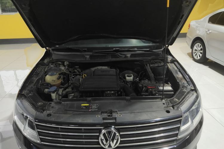 Used Volkswagen Lavida 2015 1.6L Automatic Comfort Edition Engine Bay