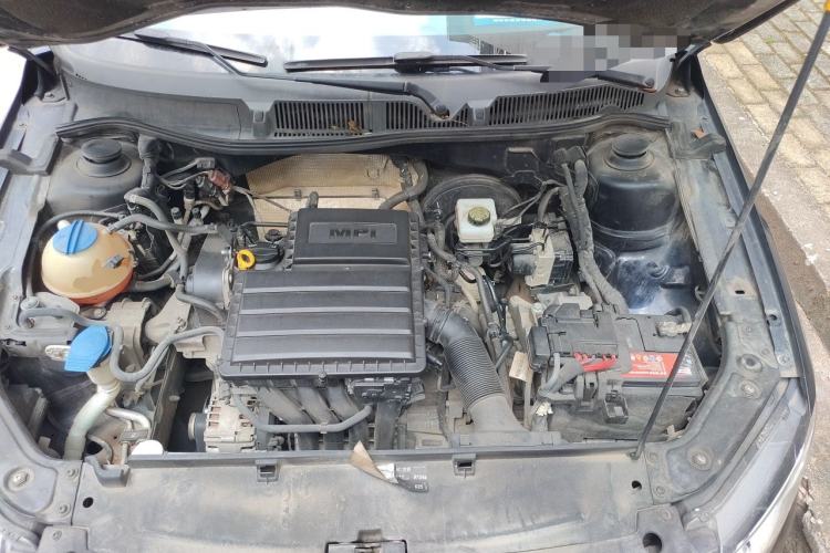 Used Volkswagen Lavida 2015 1.6L Automatic Comfort Edition Engine Bay