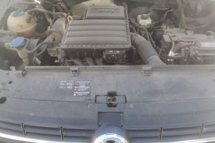 Used Volkswagen Lavida 2015 1.6L Automatic Fashion Edition Engine Bay