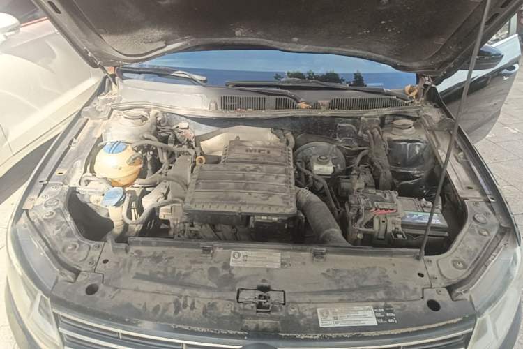 Used Volkswagen Lavida 2015 1.6L Automatic Comfort Edition Engine Bay