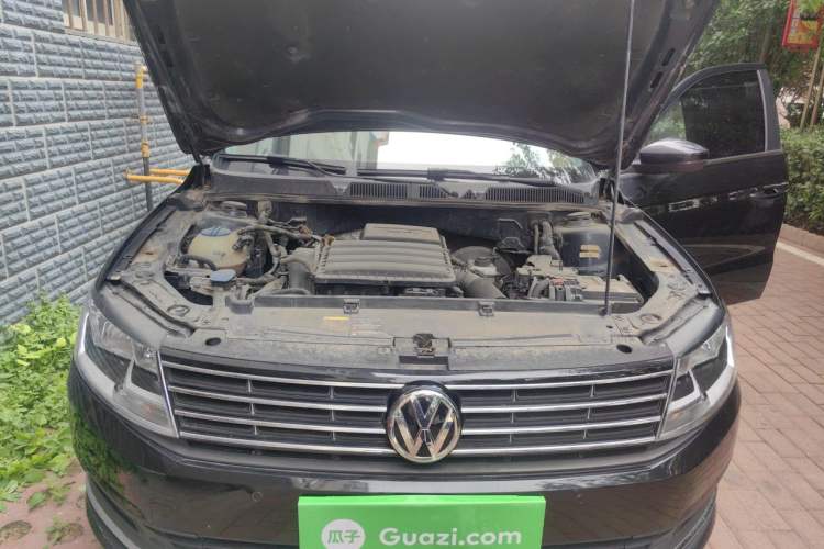 Used Volkswagen Lavida 2015 1.6L Automatic Comfort Edition Engine Bay