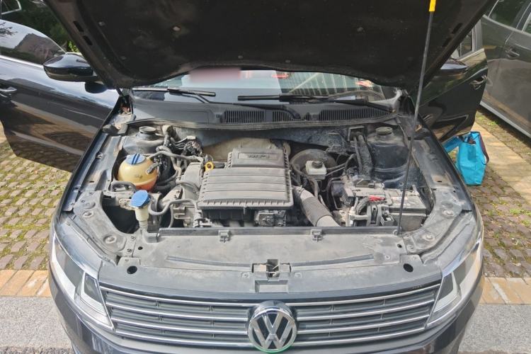 Used Volkswagen Lavida 2015 1.6L Manual Comfort Edition Engine Bay