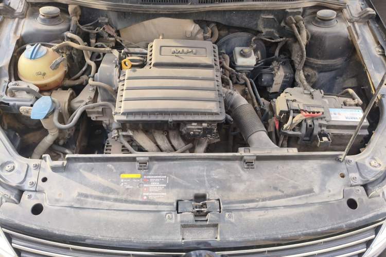 Used Volkswagen Lavida 2015 1.6L Automatic Comfort Edition Engine Bay
