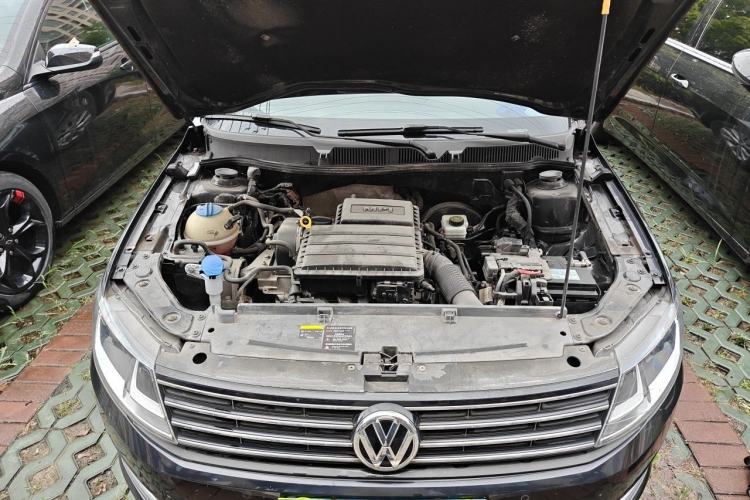 Used Volkswagen Lavida 2015 1.6L Automatic Comfort Edition Engine Bay