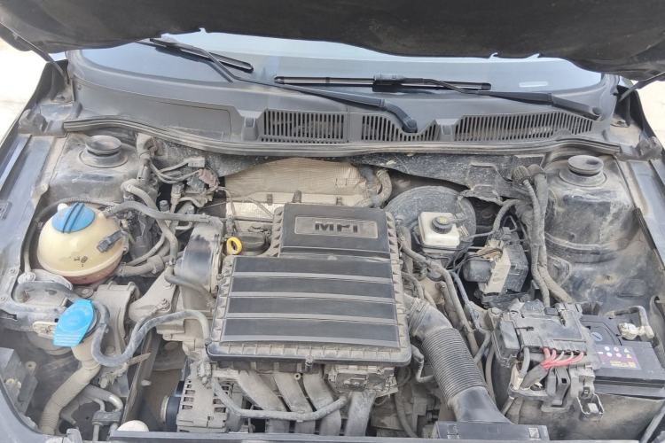 Used Volkswagen Lavida 2015 1.6L Automatic Fashion Edition Engine Bay