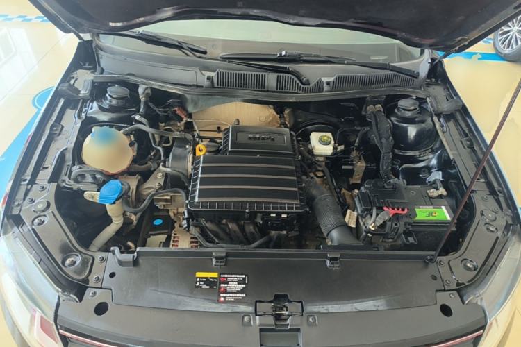 Used Volkswagen Lavida 2015 1.6L Automatic Comfort Edition Engine Bay