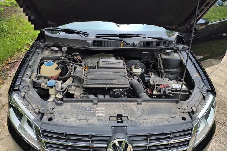 Used Volkswagen Lavida 2015 1.6L Automatic Comfort Edition Engine Bay