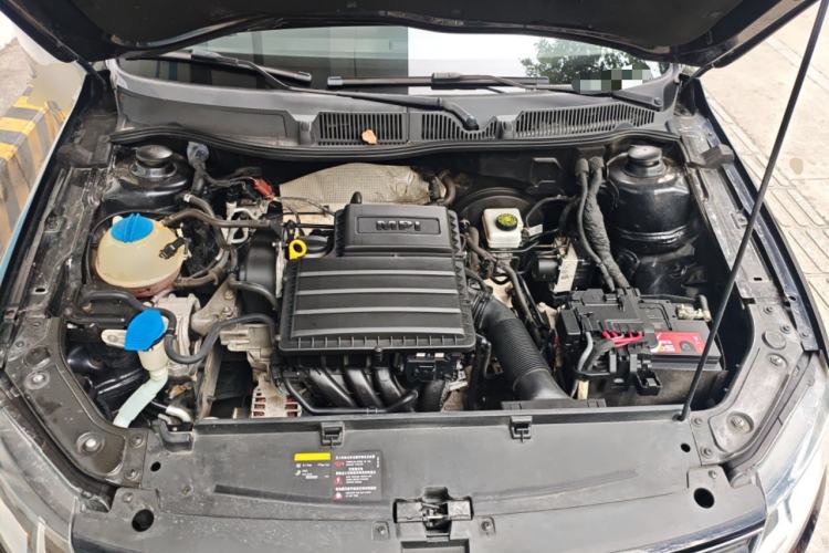 Used Volkswagen Lavida 2015 1.6L Automatic Comfort Edition Engine Bay