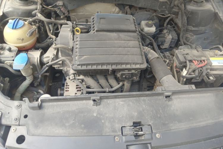 Used Volkswagen Lavida 2015 1.6L Automatic Fashion Edition Engine Bay