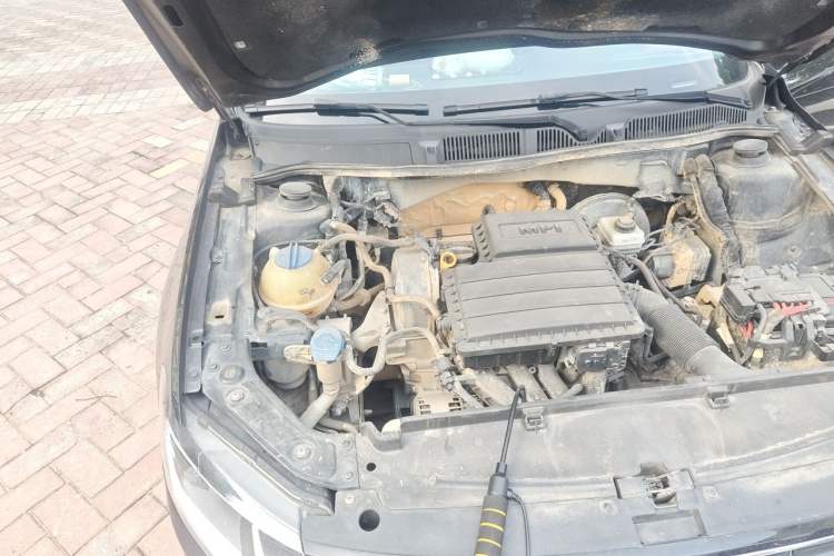 Used Volkswagen Lavida 2015 1.6L Automatic Comfort Edition Engine Bay Right
