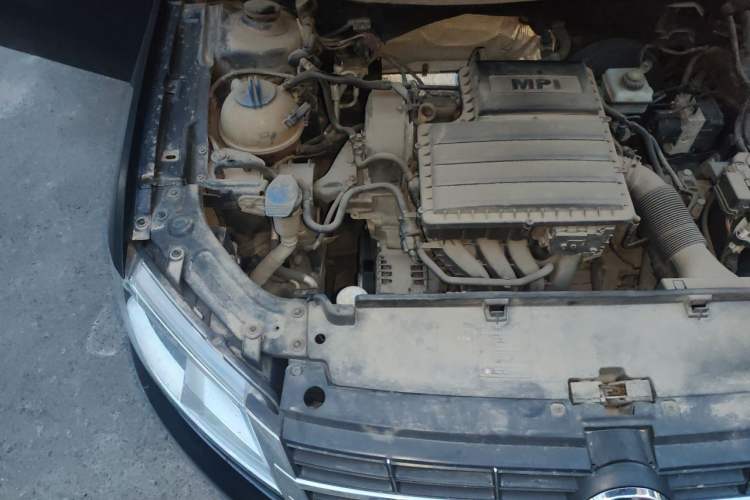 Used Volkswagen Lavida 2015 1.6L Automatic Fashion Edition Engine Bay Right