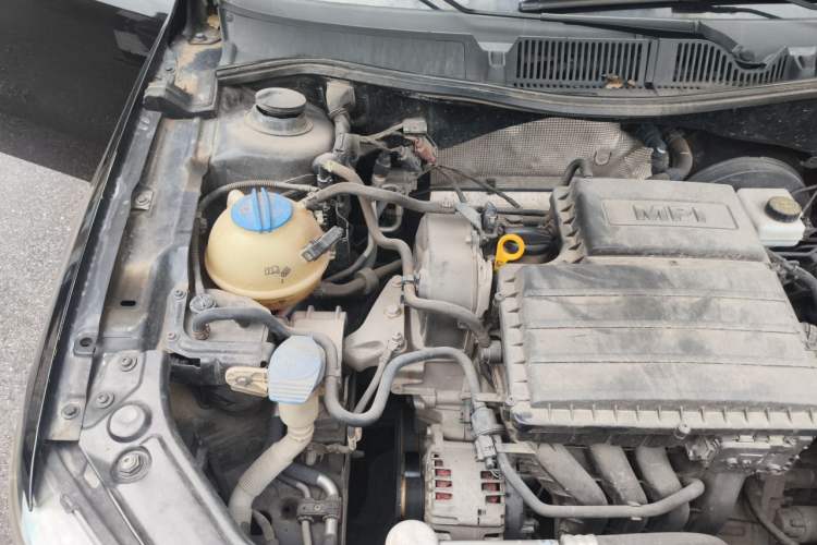 Used Volkswagen Lavida 2015 1.6L Automatic Comfort Edition Engine Bay Right