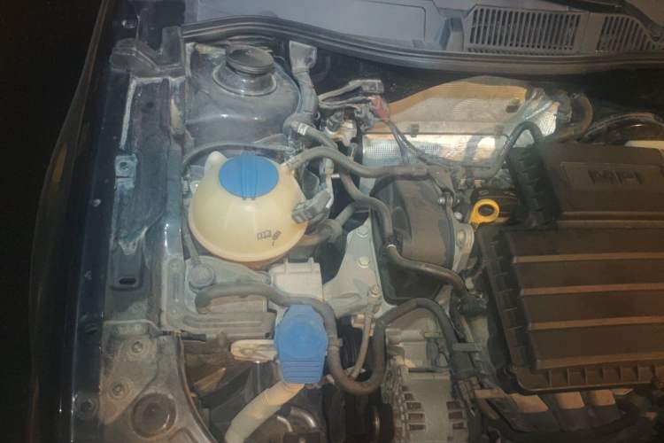 Used Volkswagen Lavida 2015 1.6L Automatic Comfort Edition Engine Bay Right