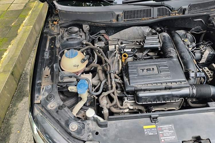 Used Volkswagen Lavida 2015 230TSI DSG Comfort Edition Engine Bay Right