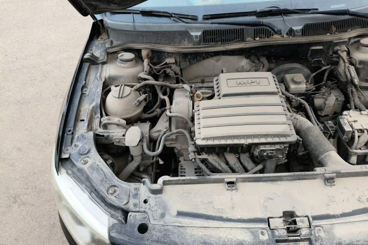 Used Volkswagen Lavida 2015 1.6L Automatic Comfort Edition Engine Bay Right
