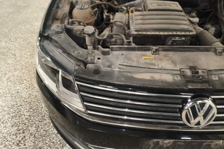 Used Volkswagen Lavida 2015 1.6L Manual Fashion Edition Engine Bay Right