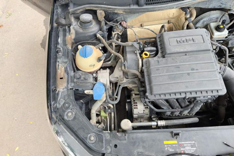 Used Volkswagen Lavida 2015 1.6L Manual Fashion Edition Engine Bay Right