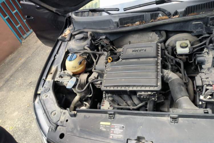 Used Volkswagen Lavida 2015 1.6L Manual Comfort Edition Engine Bay Right