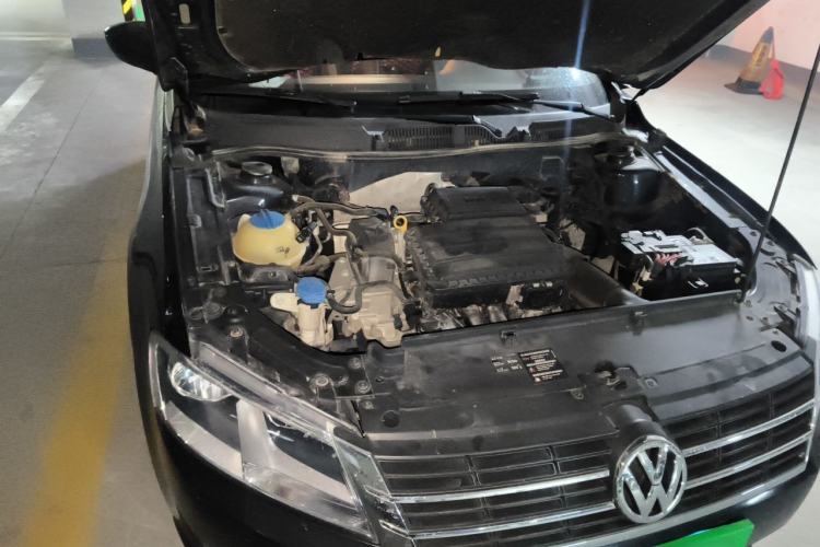Used Volkswagen Lavida 2015 1.6L Manual Fashion Edition Engine Bay Right