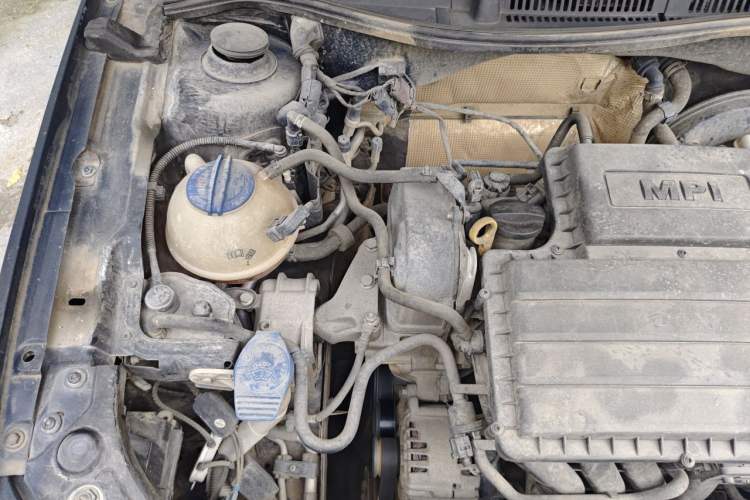 Used Volkswagen Lavida 2015 1.6L Manual Fashion Edition Engine Bay Right