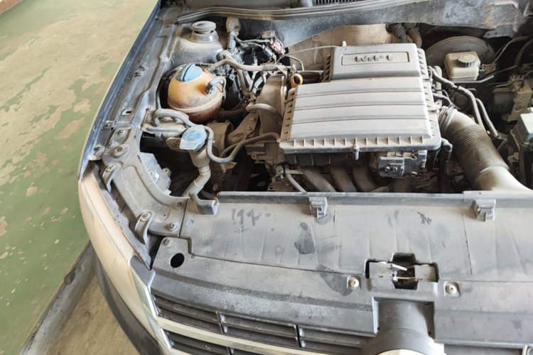 Used Volkswagen Lavida 2015 1.6L Automatic Fashion Edition Engine Bay Right