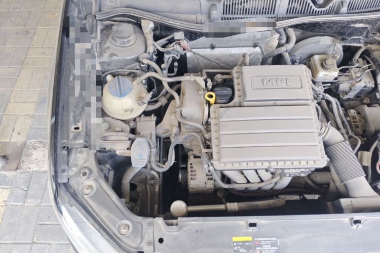 Used Volkswagen Lavida 2015 1.6L Automatic Fashion Edition Engine Bay Right