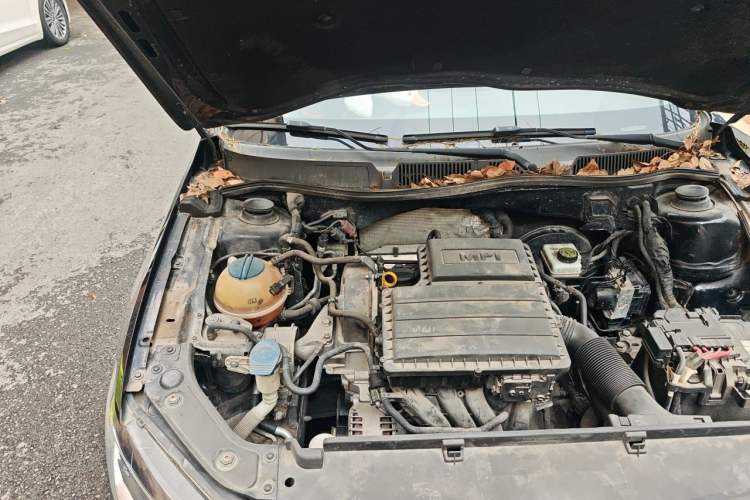 Used Volkswagen Lavida 2015 1.6L Manual Comfort Edition Engine Bay Right