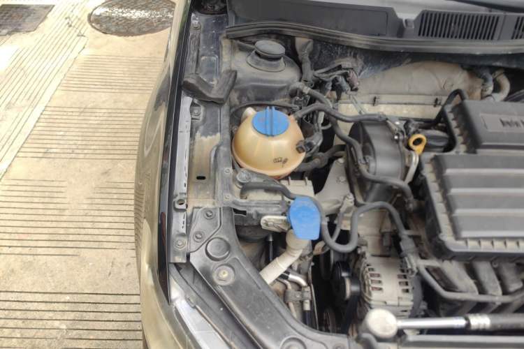 Used Volkswagen Lavida 2015 1.6L Automatic Comfort Edition Engine Bay Right