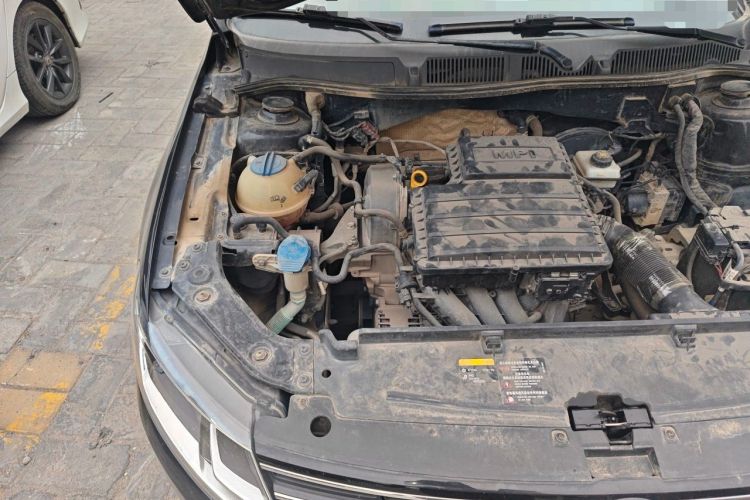 Used Volkswagen Lavida 2015 1.6L Manual Comfort Edition Engine Bay Right