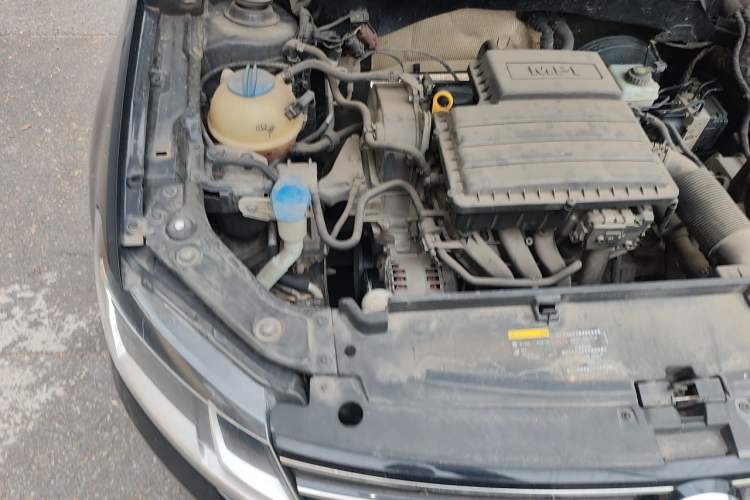 Used Volkswagen Lavida 2015 1.6L Automatic Comfort Edition Engine Bay Right