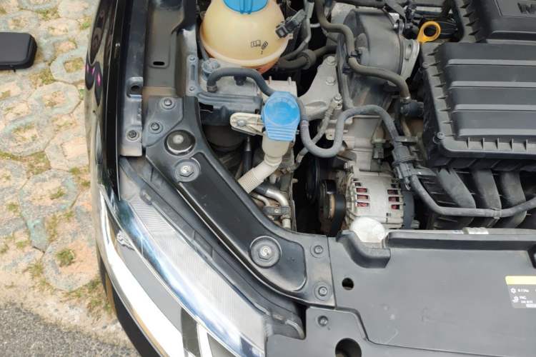 Used Volkswagen Lavida 2015 1.6L Automatic Comfort Edition Engine Bay Right