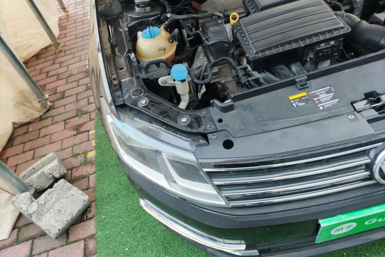 Used Volkswagen Lavida 2015 1.6L Manual Fashion Edition Engine Bay Right