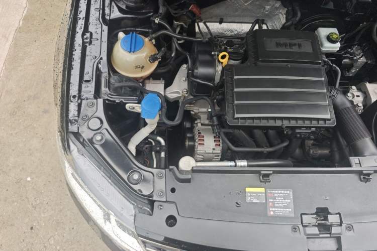 Used Volkswagen Lavida 2015 1.6L Manual Comfort Edition Engine Bay Right