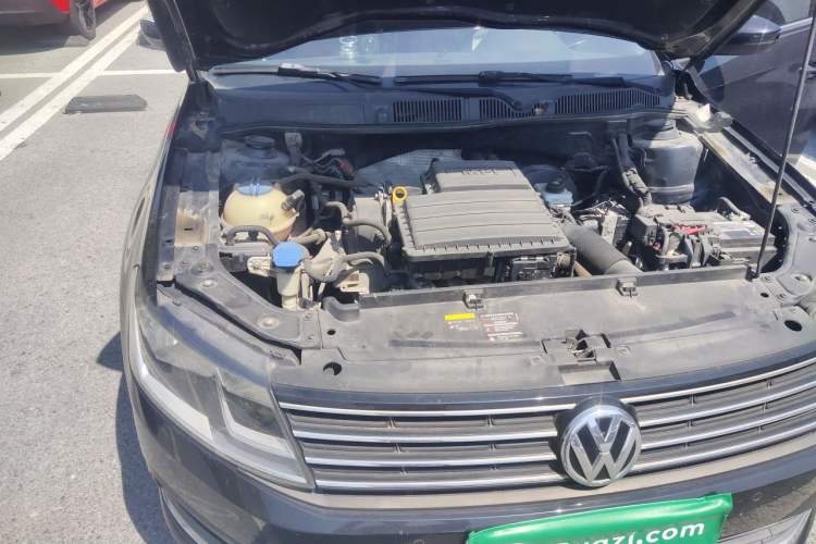 Used Volkswagen Lavida 2015 1.6L Automatic Comfort Edition Engine Bay Right