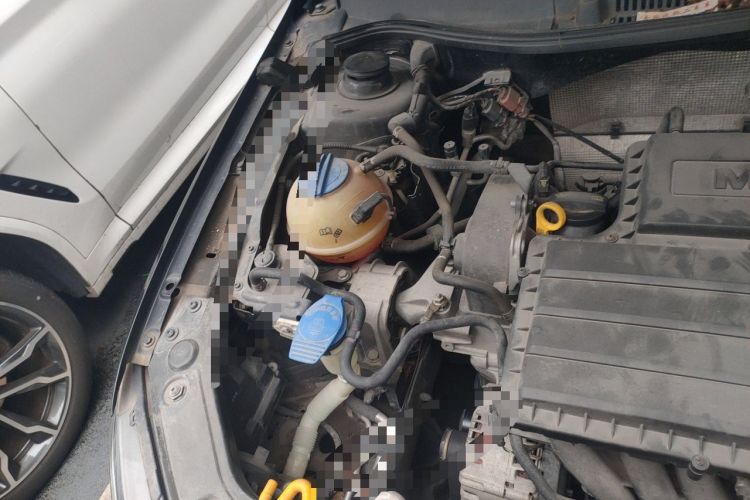 Used Volkswagen Lavida 2015 1.6L Automatic Comfort Edition Engine Bay Right