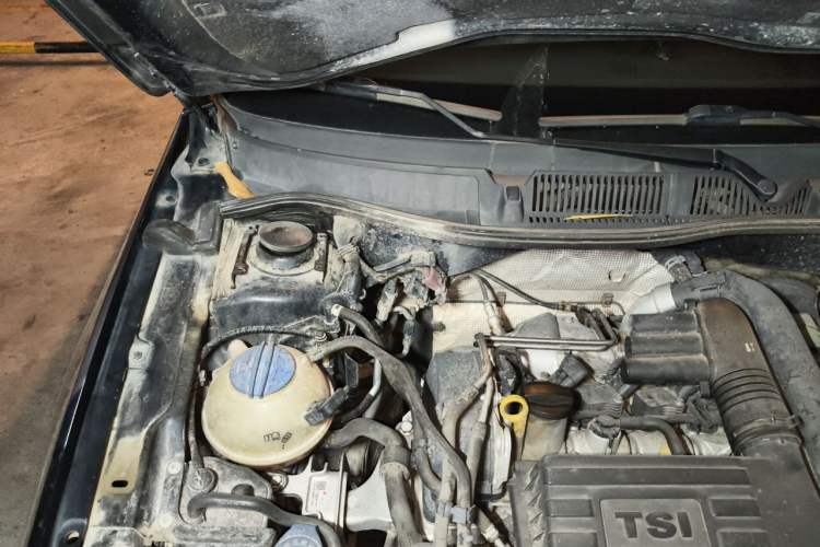 Used Volkswagen Lavida 2015 230TSI DSG Comfort Edition Engine Bay Right