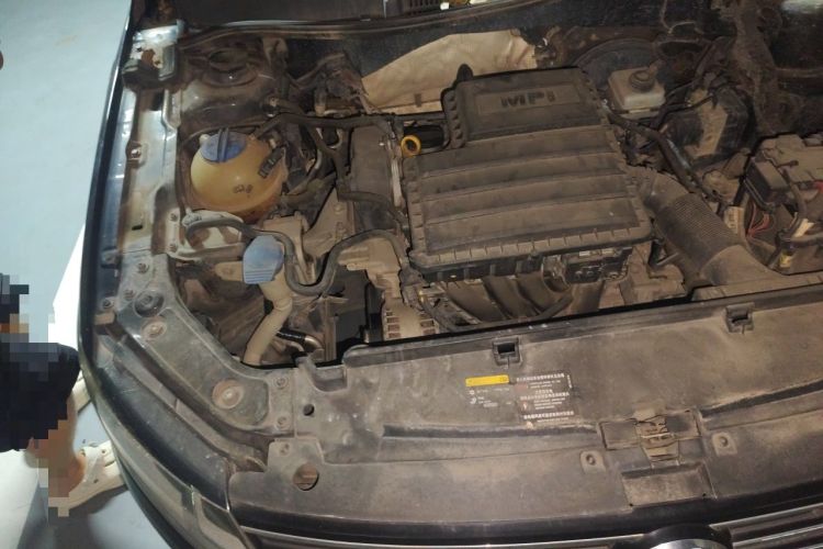 Used Volkswagen Lavida 2015 1.6L Automatic Comfort Edition Engine Bay Right