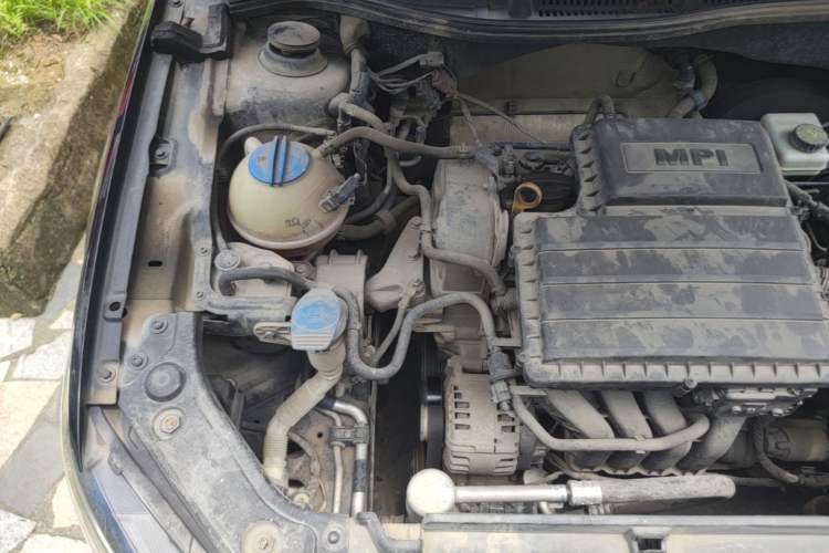 Used Volkswagen Lavida 2015 1.6L Manual Comfort Edition Engine Bay Right