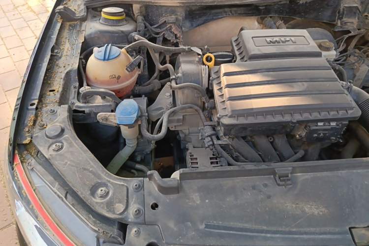 Used Volkswagen Lavida 2015 1.6L Manual Comfort Edition Engine Bay Right