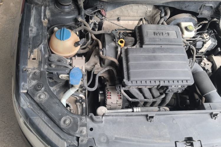 Used Volkswagen Lavida 2015 1.6L Manual Fashion Edition Engine Bay Right