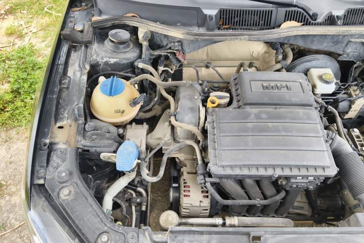 Used Volkswagen Lavida 2015 1.6L Automatic Comfort Edition Engine Bay Right