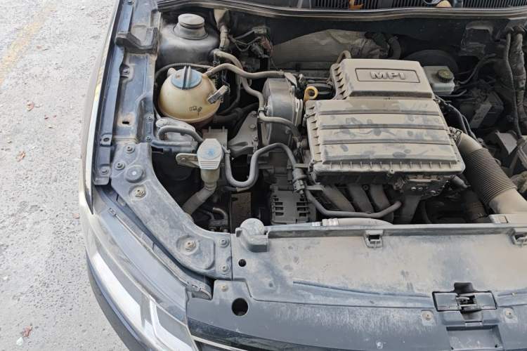 Used Volkswagen Lavida 2015 1.6L Automatic Fashion Edition Engine Bay Right