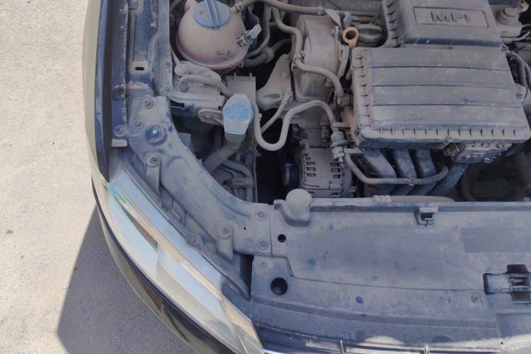 Used Volkswagen Lavida 2015 1.6L Automatic Fashion Edition Engine Bay Right