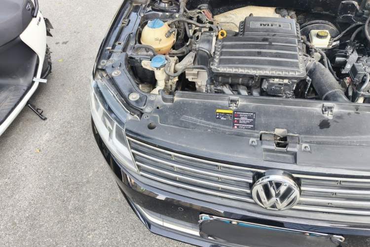 Used Volkswagen Lavida 2015 1.6L Automatic Comfort Edition Engine Bay Right