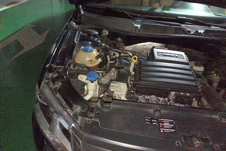 Used Volkswagen Lavida 2015 1.6L Automatic Comfort Edition Engine Bay Right