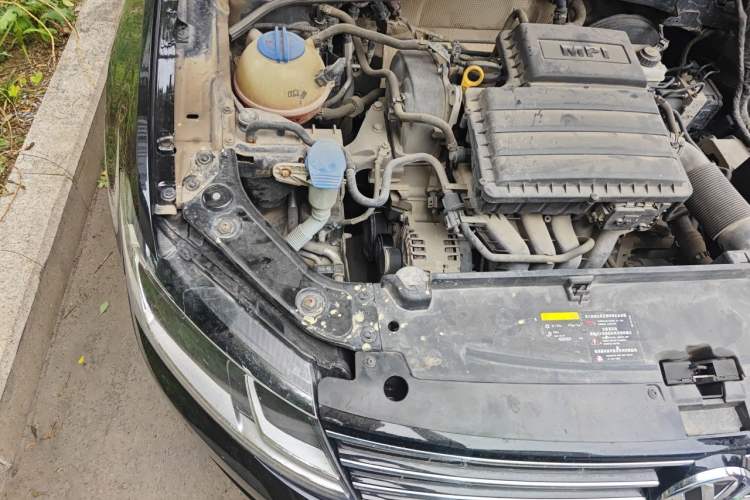 Used Volkswagen Lavida 2015 1.6L Automatic Comfort Edition Engine Bay Right