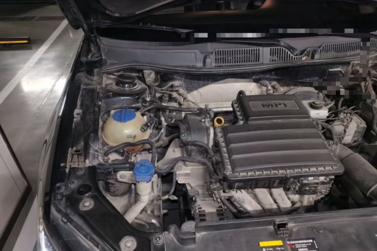 Used Volkswagen Lavida 2015 1.6L Manual Comfort Edition Engine Bay Right