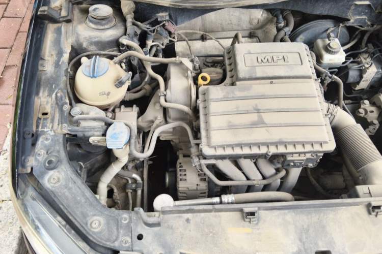 Used Volkswagen Lavida 2015 1.6L Manual Fashion Edition Engine Bay Right